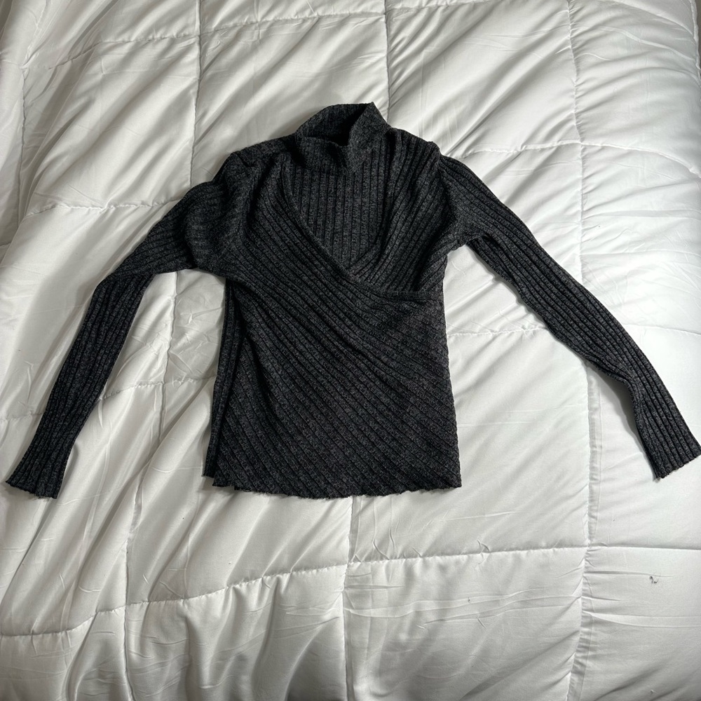 Dark grey-blackish thick top